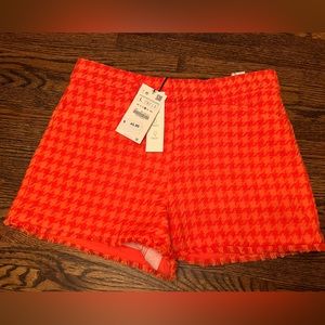 LARGE, NEVER WORN BEFORE ZARA ORANGE HOUNDSTOOTH SHORTS
